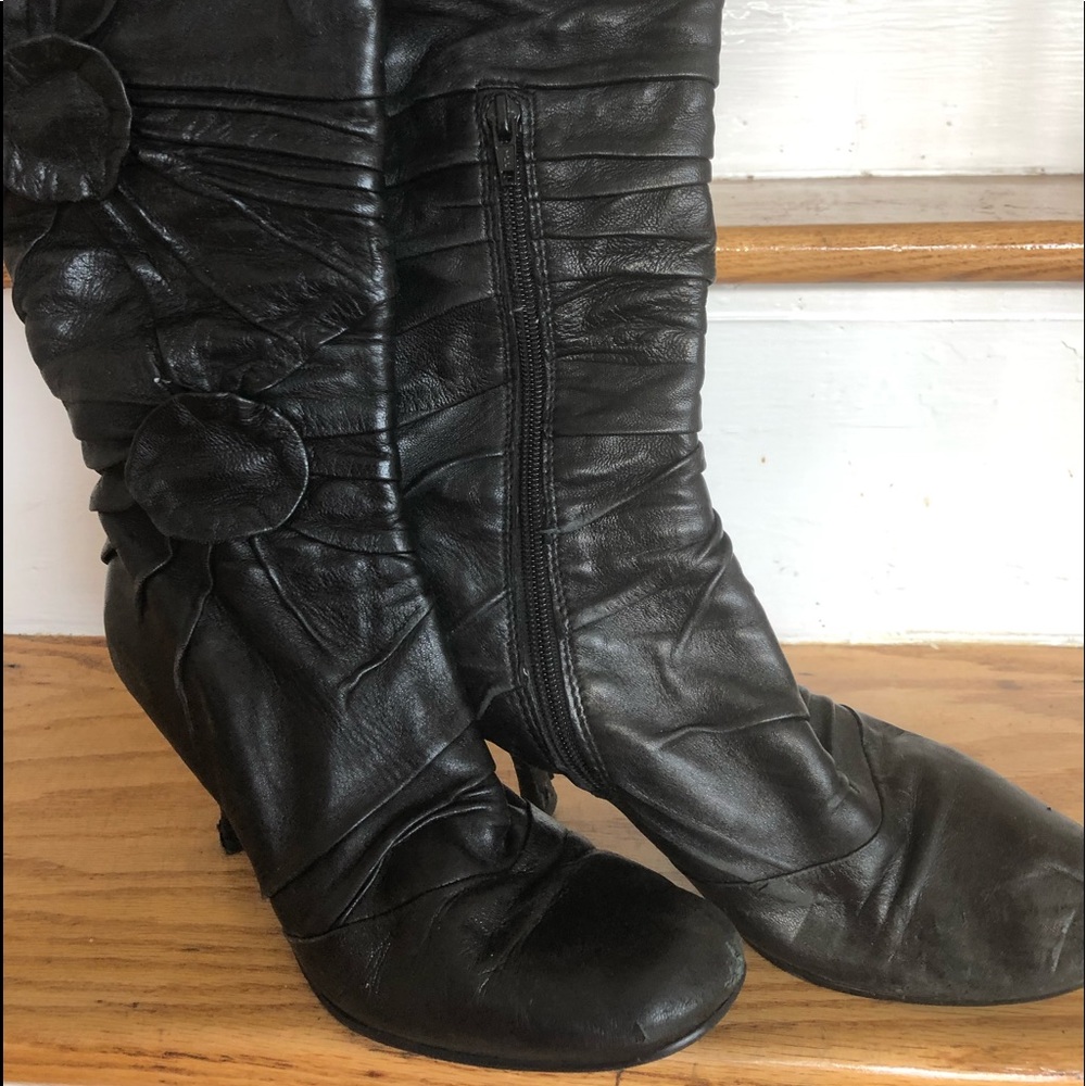 Black soft leather Aldo boots